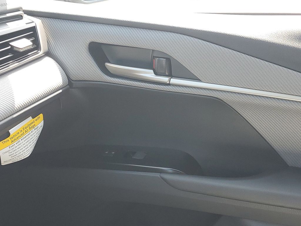 2025 Toyota Camry SE photo 20
