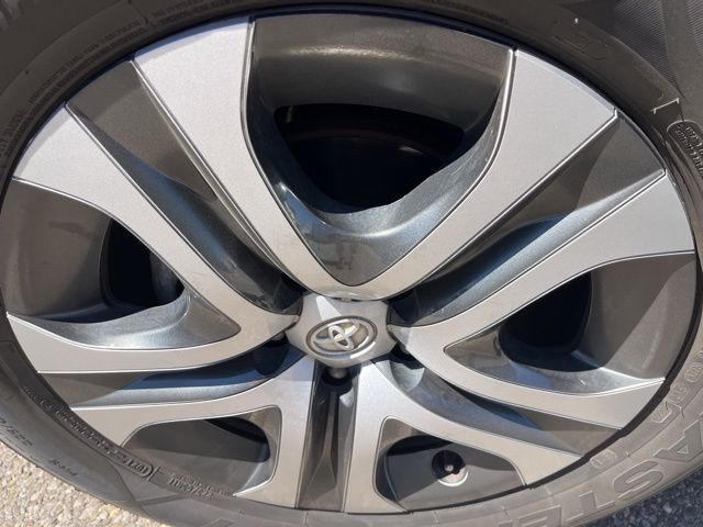 2017 Toyota RAV4 LE photo 9