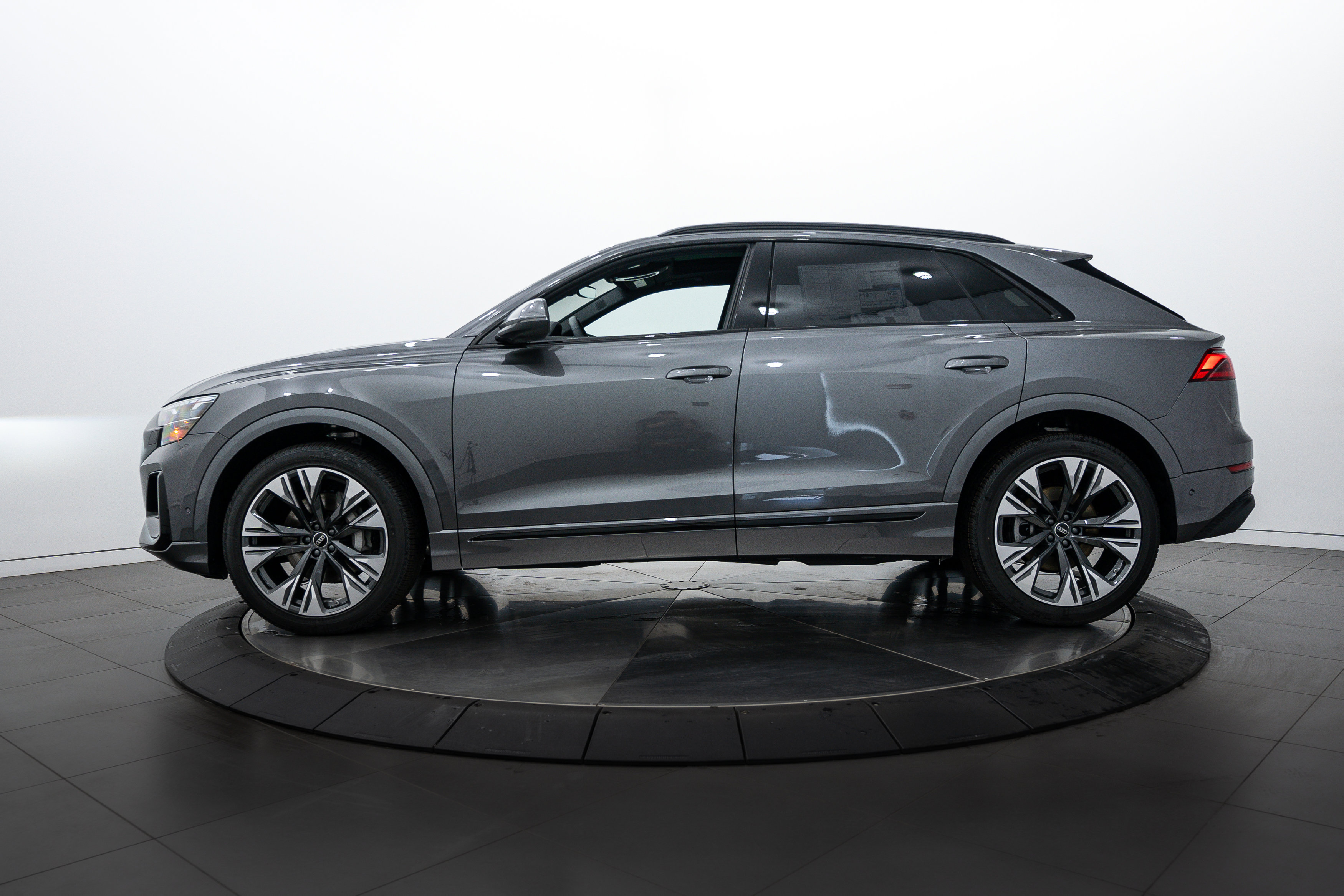2025 Audi Q8 Premium Plus photo 6
