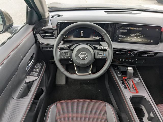 2025 Nissan Kicks SR photo 14