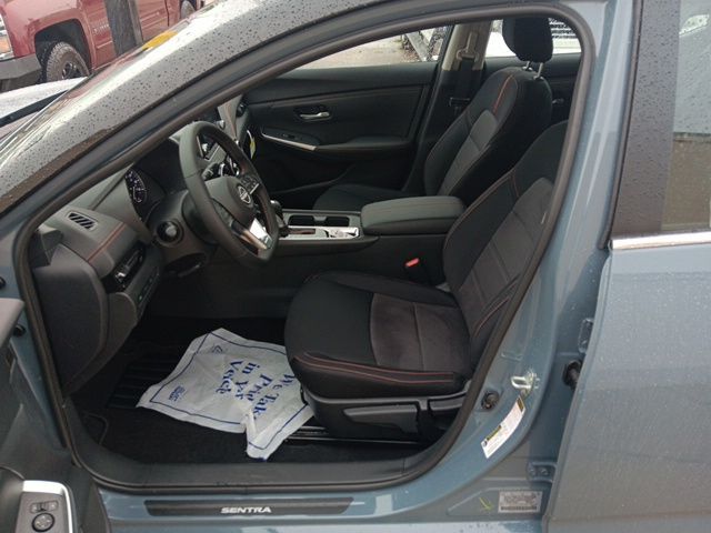 2025 Nissan Sentra SR photo 13