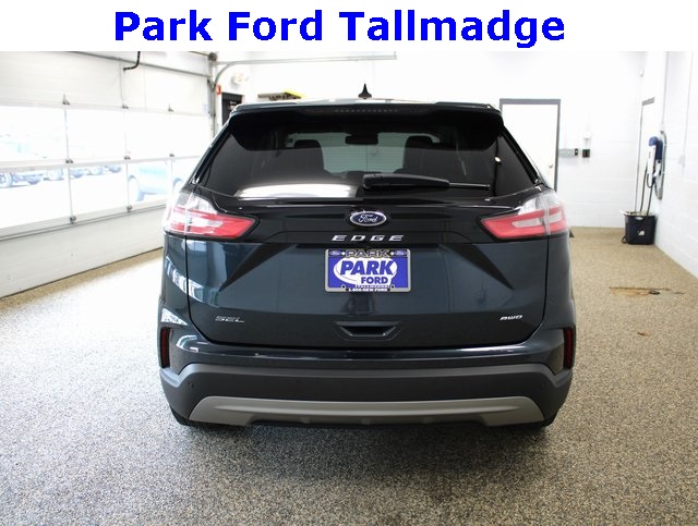 2022 Ford Edge SEL photo 4