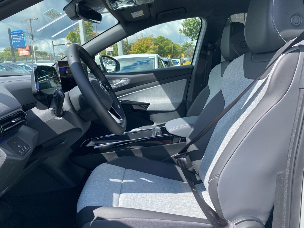 2025 Volkswagen ID.4 Pro photo 8