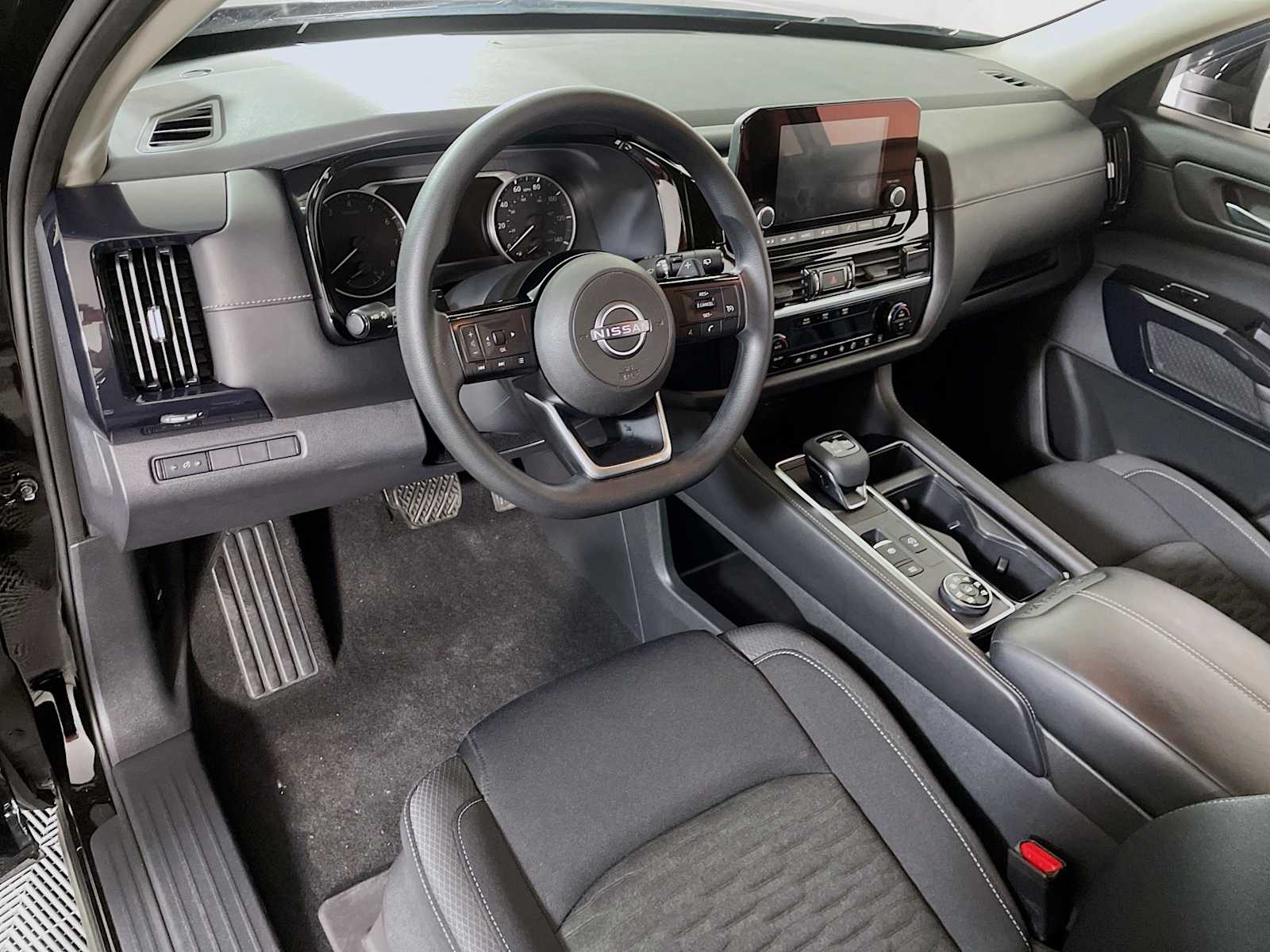 2022 Nissan Pathfinder S photo 3