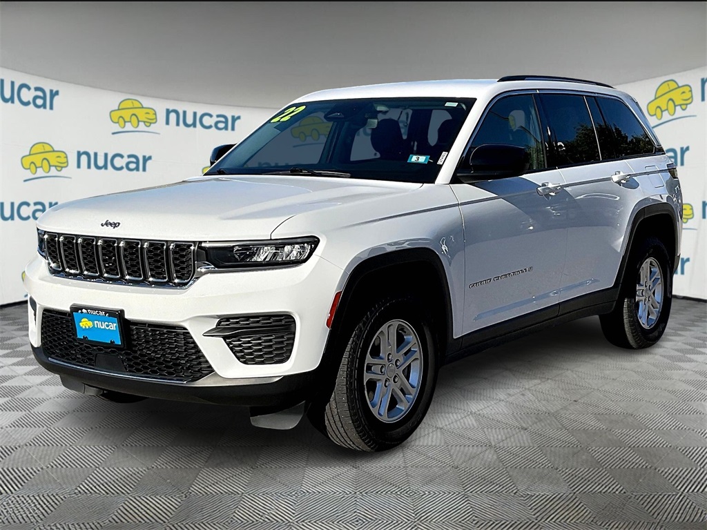 2022 Jeep Grand Cherokee Laredo photo 3