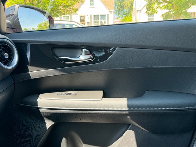 2024 Kia Forte GT-Line photo 33