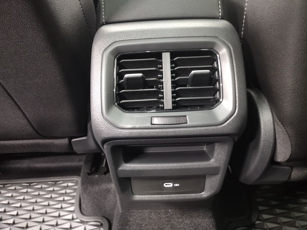 2025 Volkswagen Taos SE photo 26