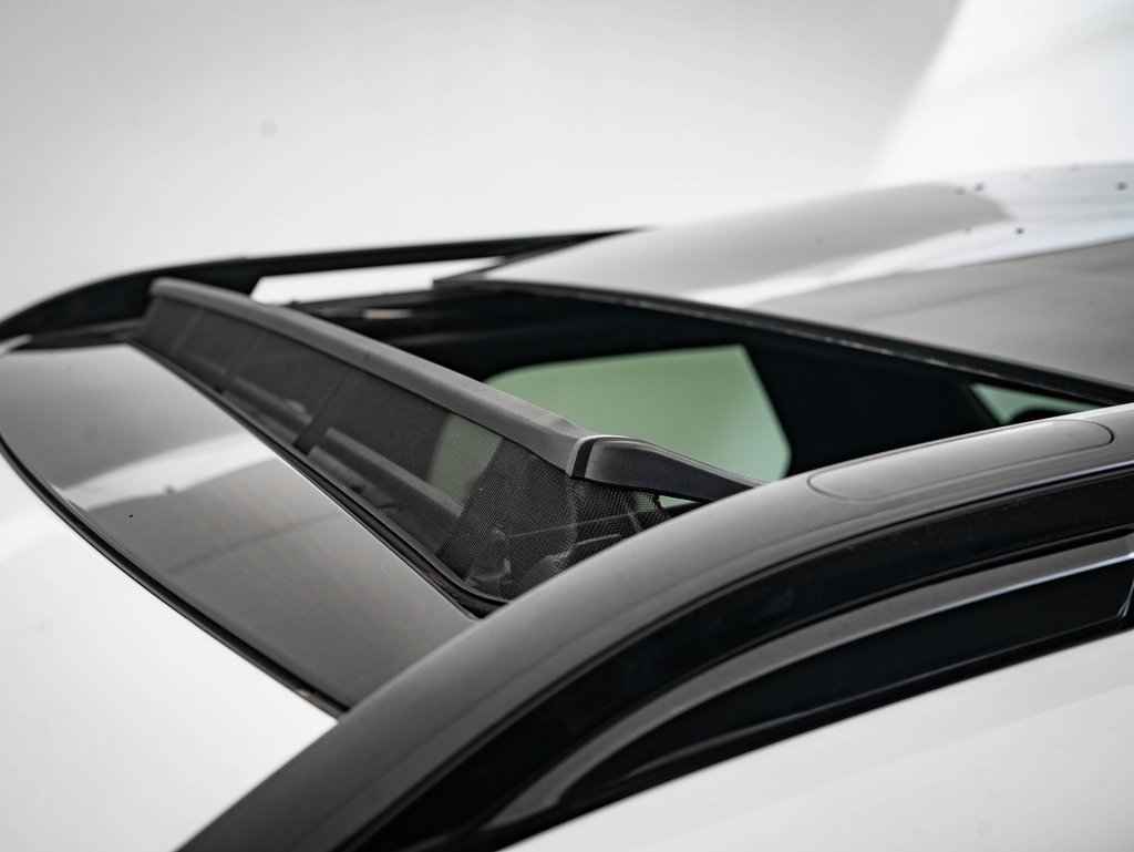2023 Land Rover Discovery S R-Dynamic photo 13