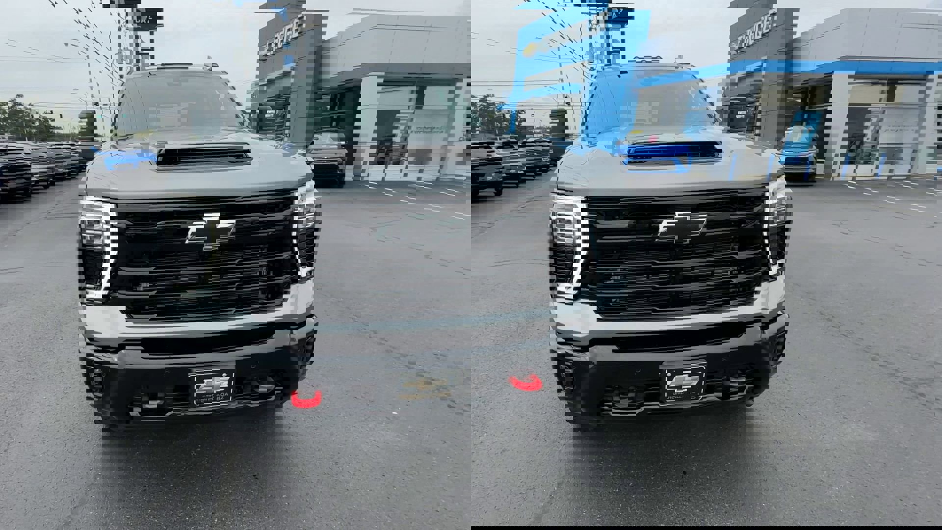 2025 Chevrolet Silverado 2500HD LTZ photo 3