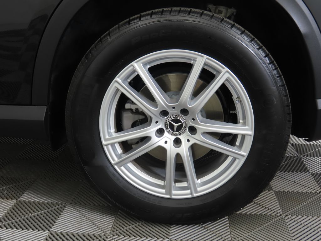 2025 Mercedes Benz GLC 300 photo 29