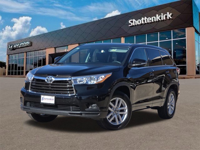 2016 Toyota Highlander LE's photo