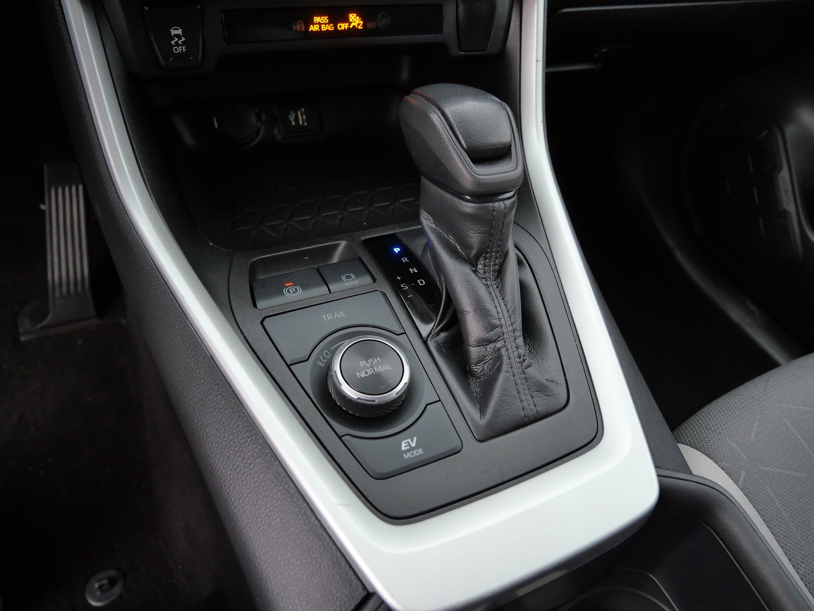2023 Toyota RAV4 Hybrid XLE photo 23