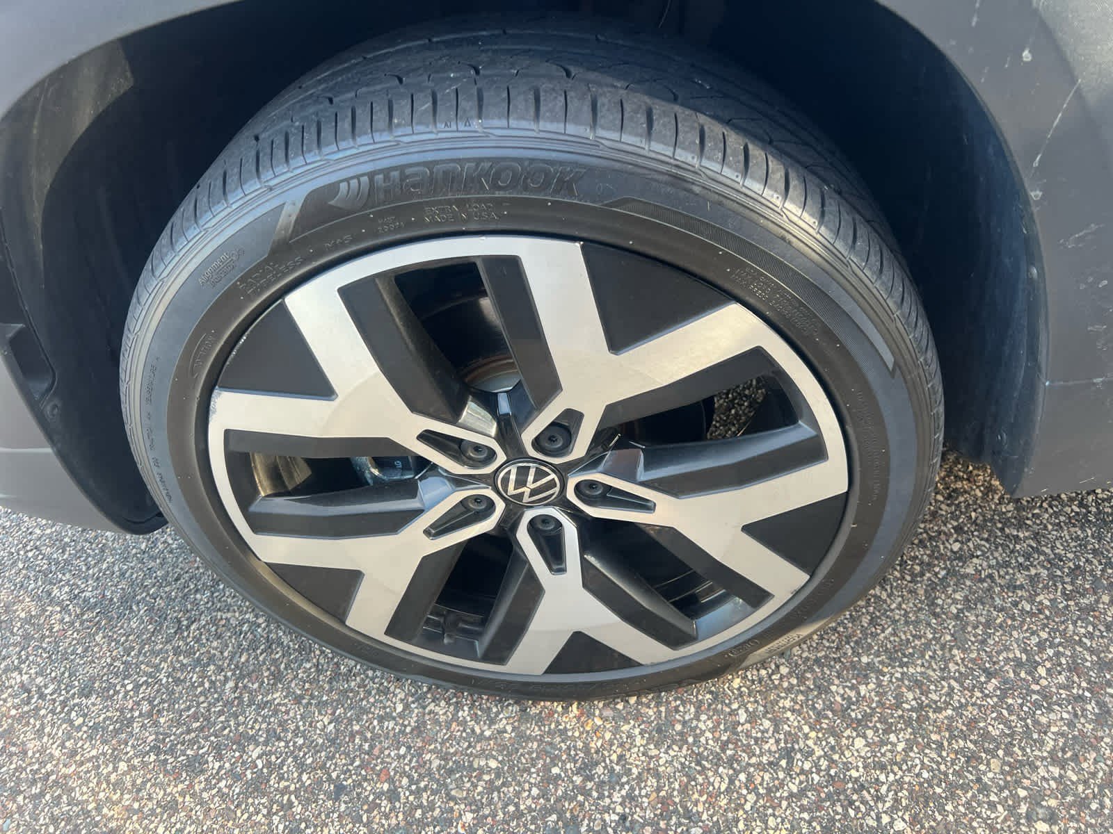 2023 Volkswagen Taos SEL photo 8