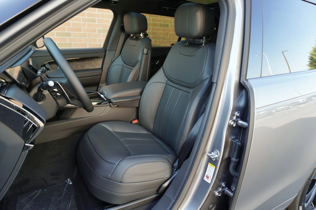 2025 Land Rover Range Rover Sport SE photo 10