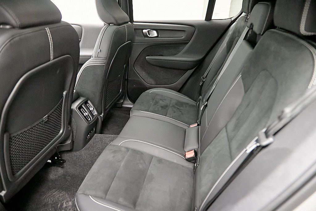 2023 VOLVO C40 - Image 19