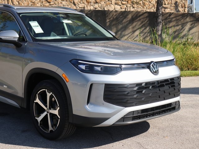 2026 Volkswagen Tiguan SE photo 3