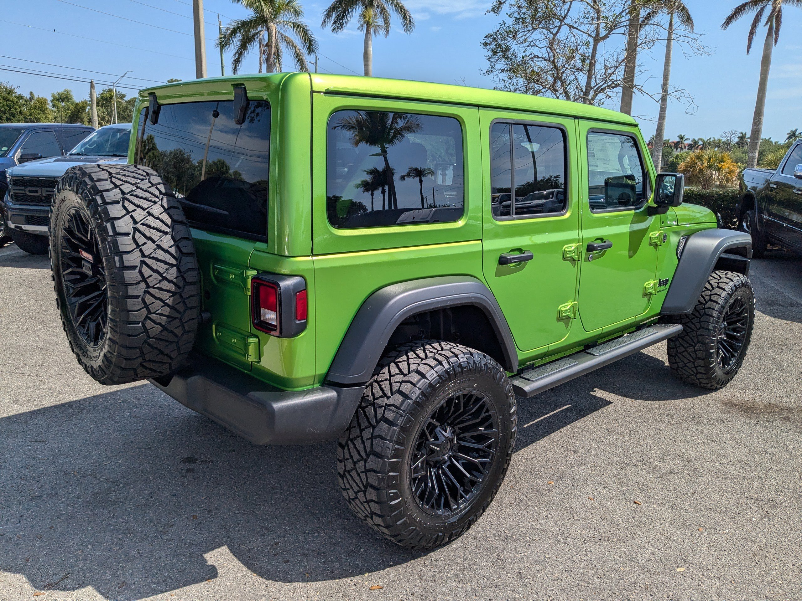 2025 Jeep Wrangler photo 4