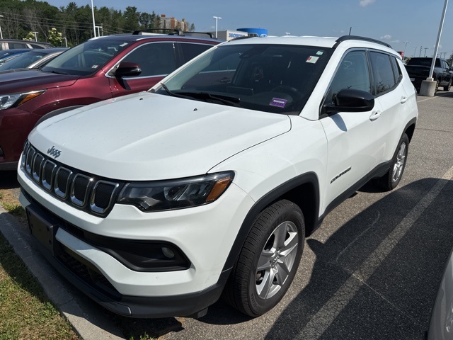2022 Jeep Compass Latitude photo 3