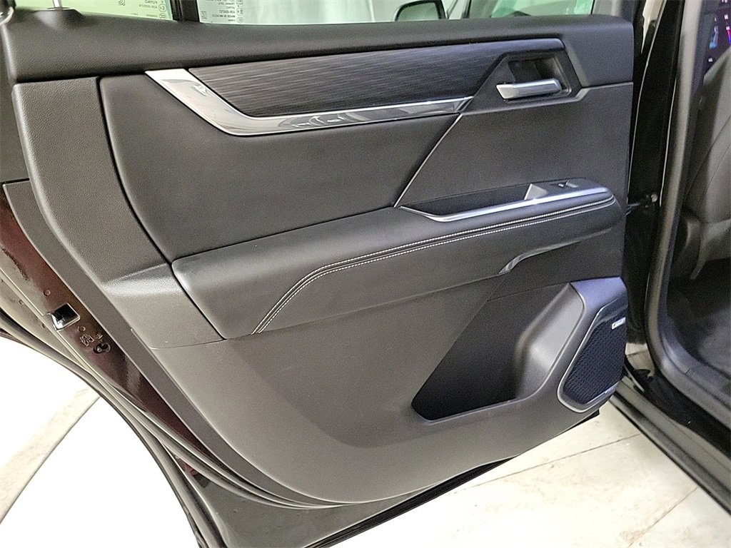 2025 GMC ACADIA - Image 10