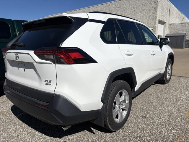 2021 Toyota RAV4 XLE photo 2