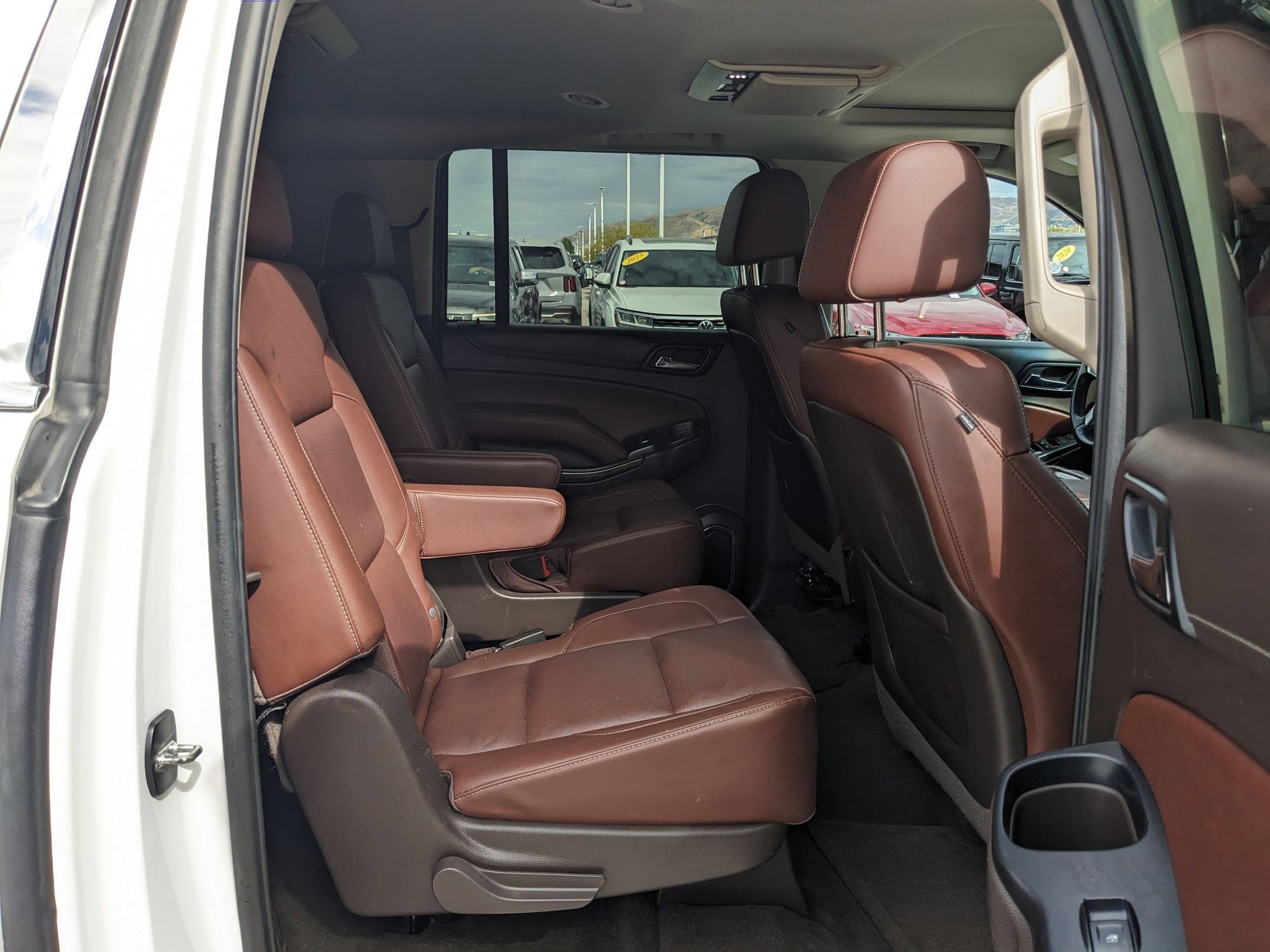 2015 Chevrolet Suburban LTZ photo 17