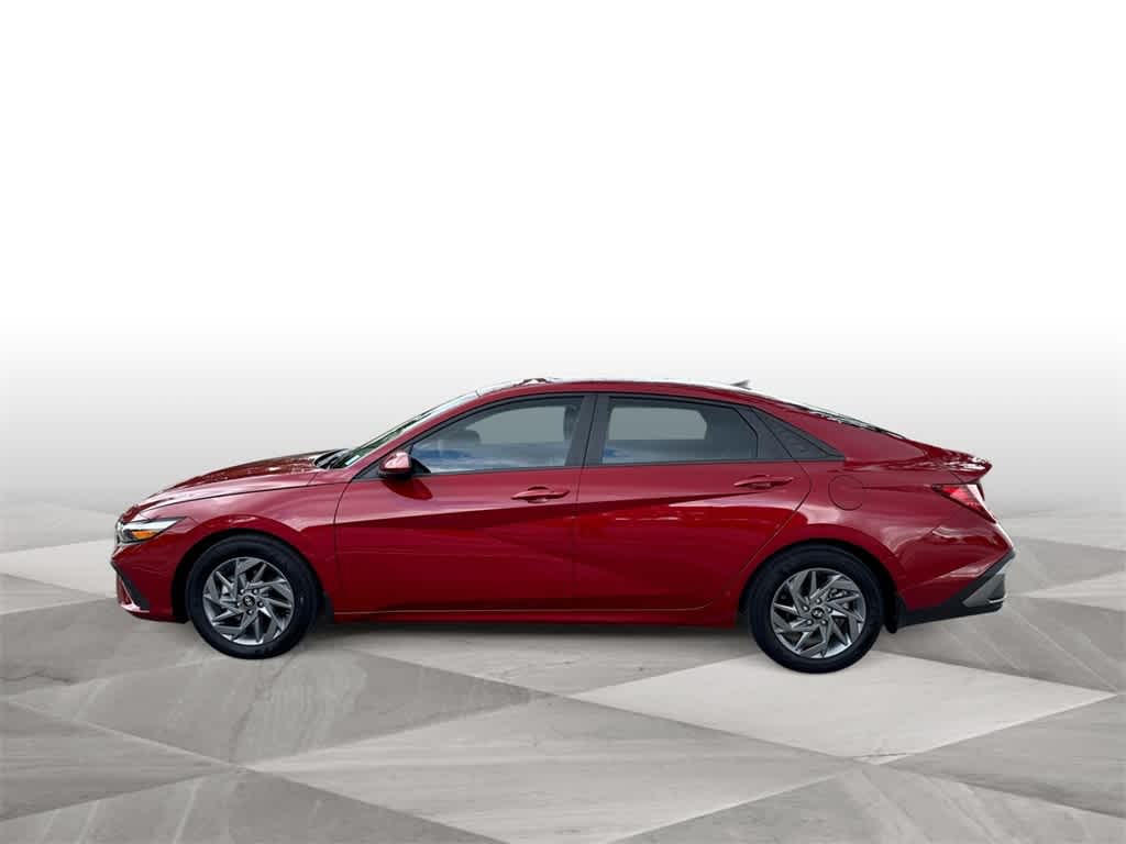 2024 Hyundai Elantra SEL photo 4