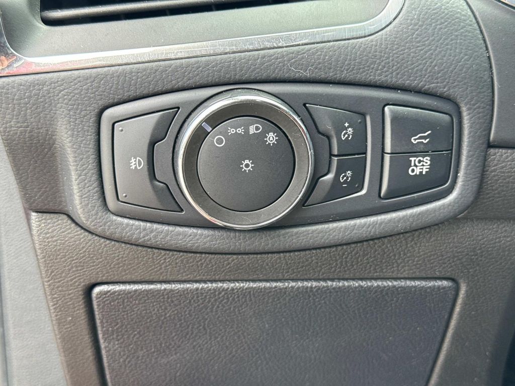 2020 Ford Edge Titanium photo 35