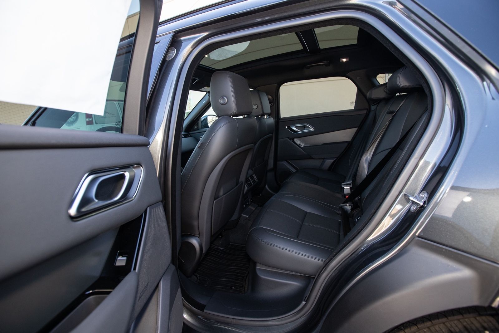 2025 Land Rover Range Rover Velar SE photo 27