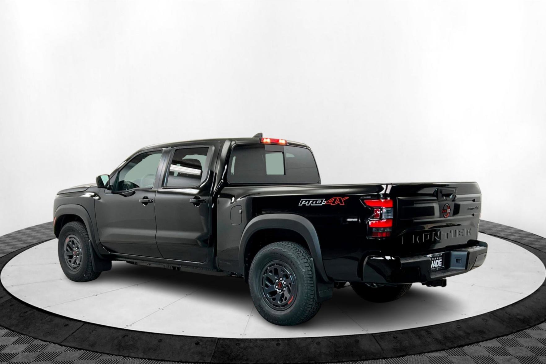 2025 Nissan Frontier PRO-4X photo 3
