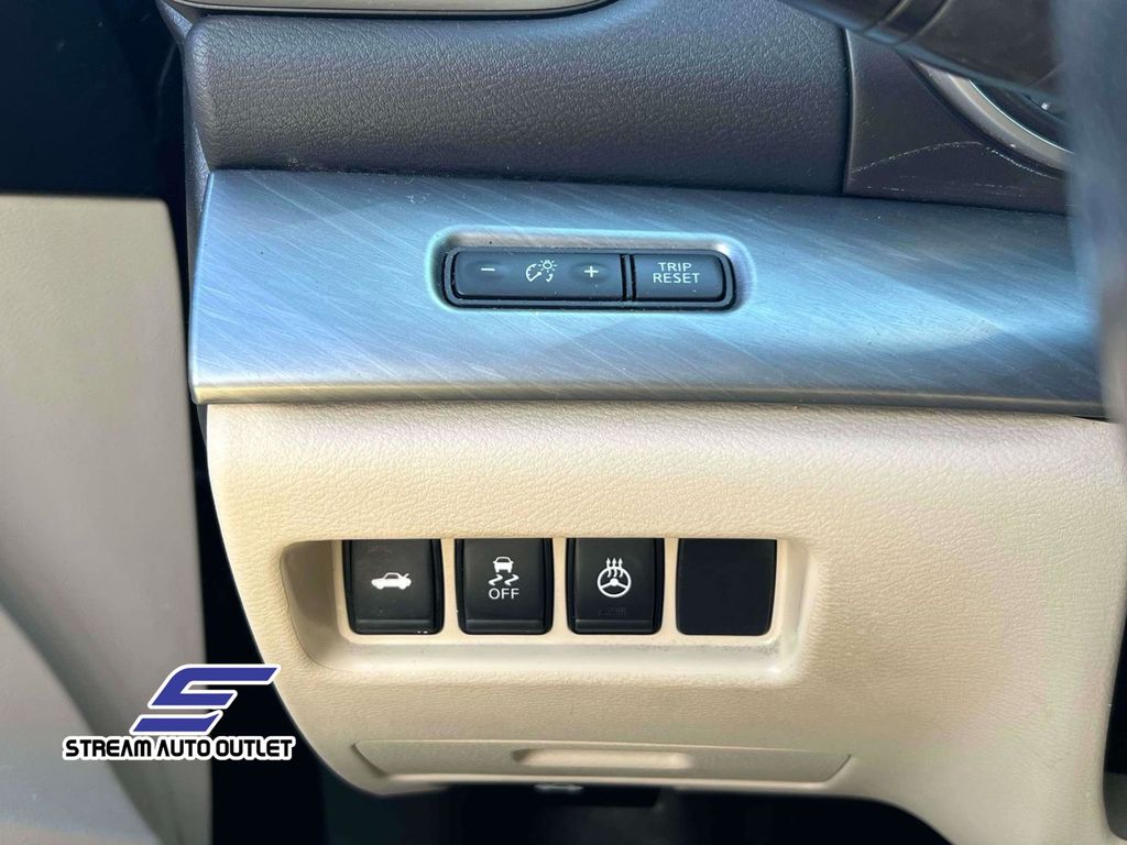 2017 Nissan Maxima SL photo 18