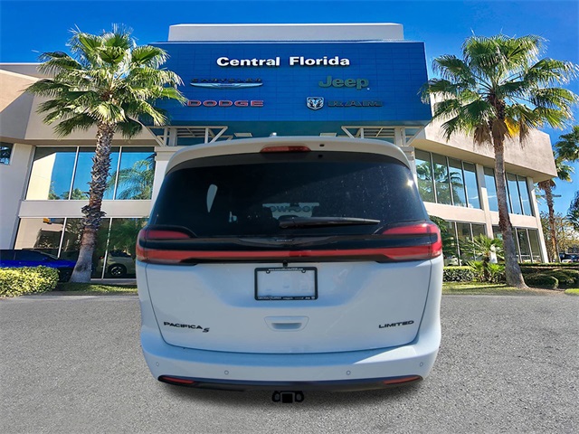 2026 Chrysler Pacifica Limited photo 3