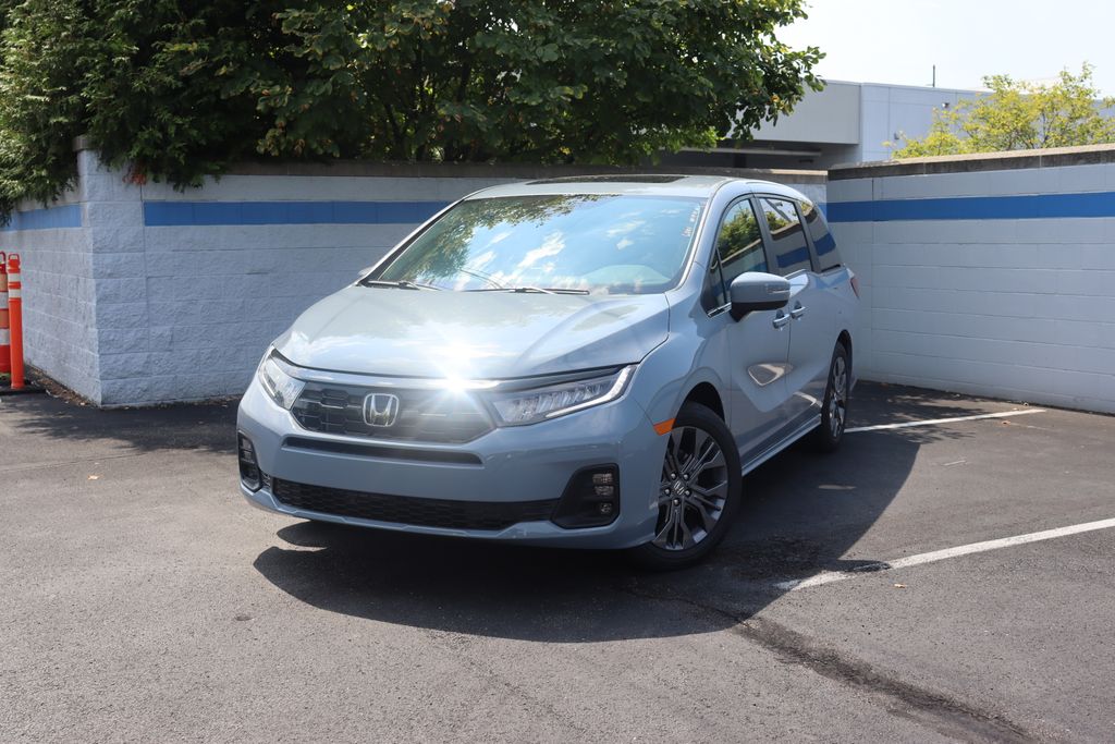 2026 Honda Odyssey Touring's photo