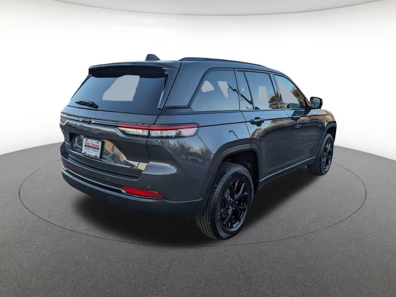 2025 Jeep Grand Cherokee Laredo Altitude photo 4