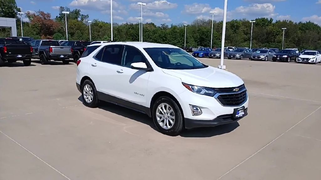 2019 Chevrolet Equinox LT photo 2