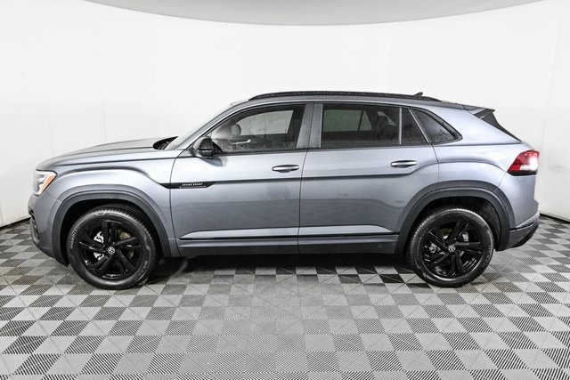 2025 Volkswagen Atlas Cross Sport SEL R-Line photo 3