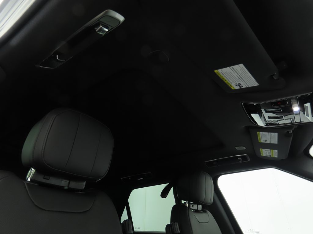 2025 Land Rover Range Rover Sport SE photo 15