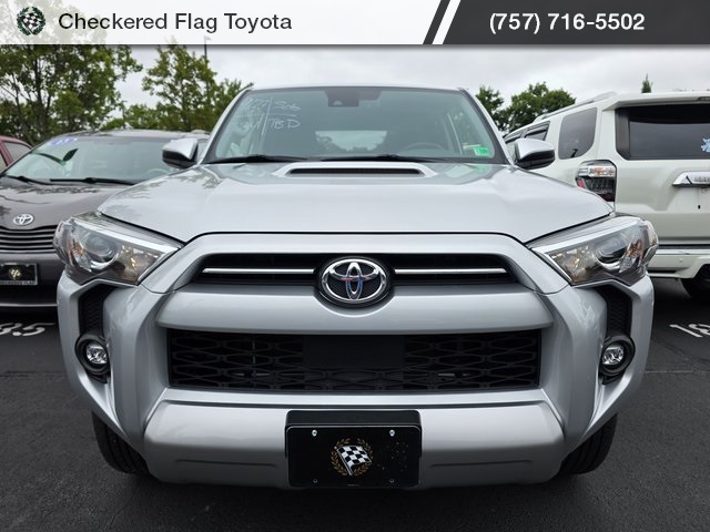 2024 Toyota 4Runner TRD Off-Road photo 2
