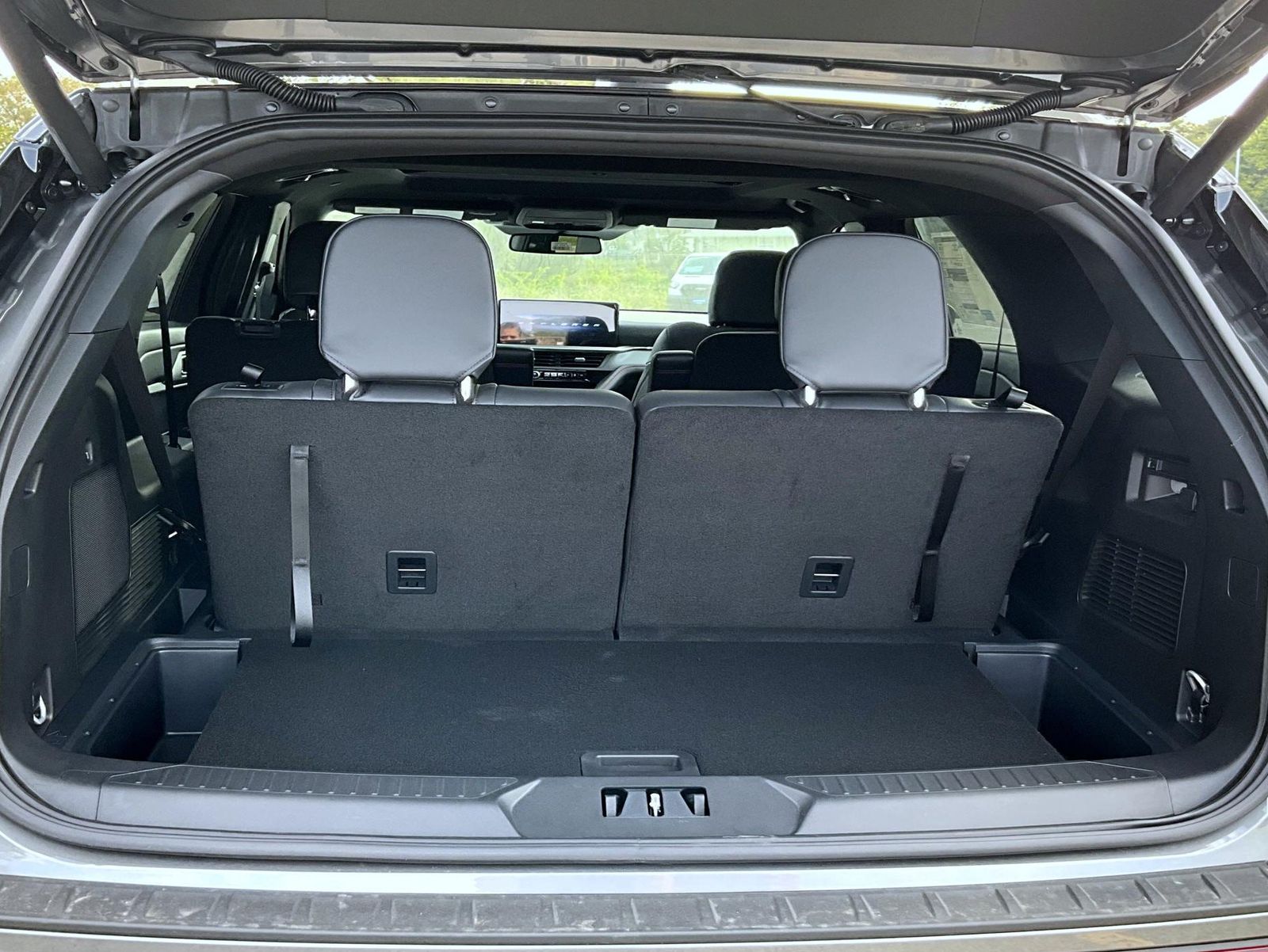 2025 Ford Explorer ST-Line photo 12