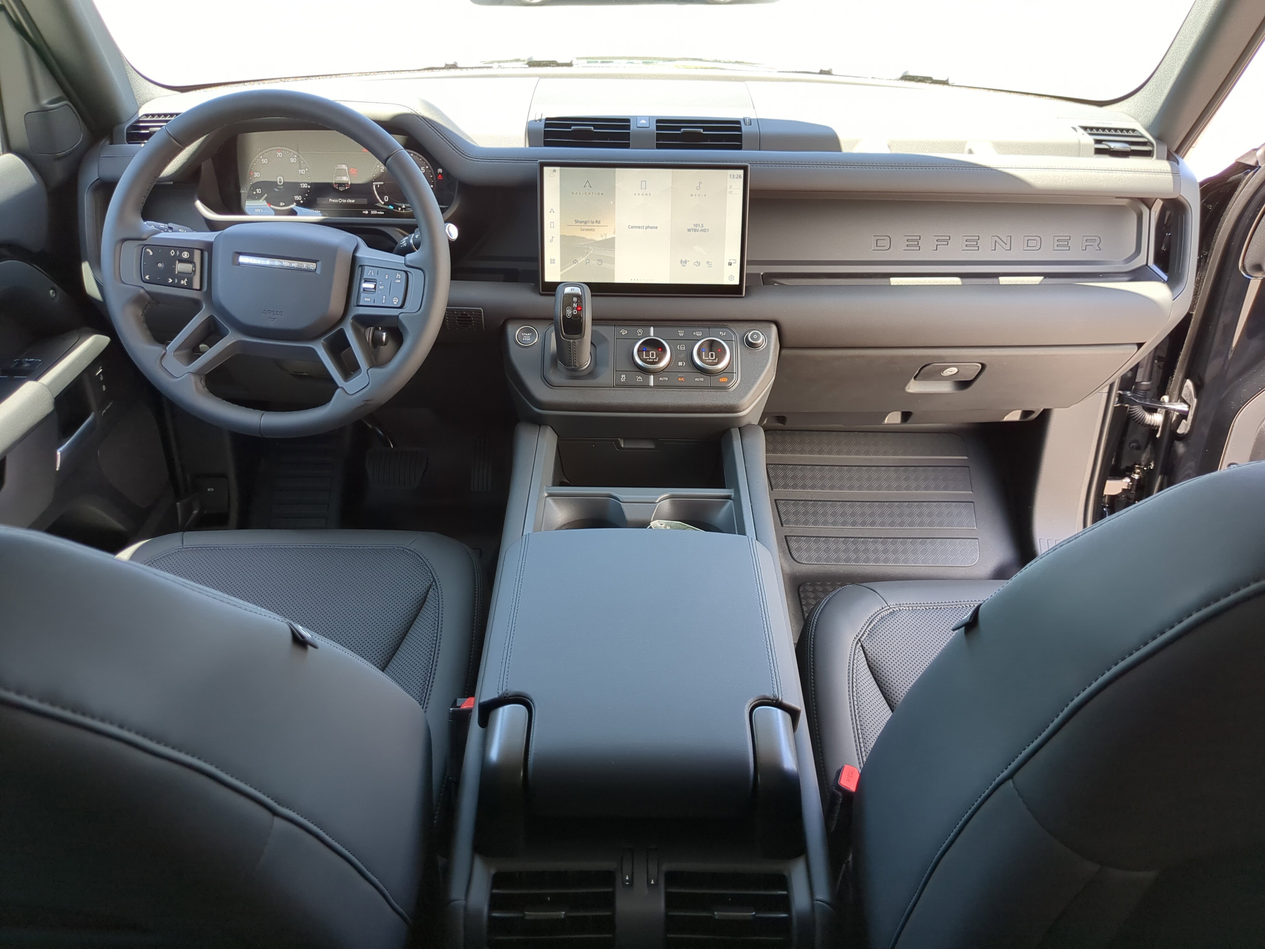 2025 Land Rover Defender 90 S photo 7