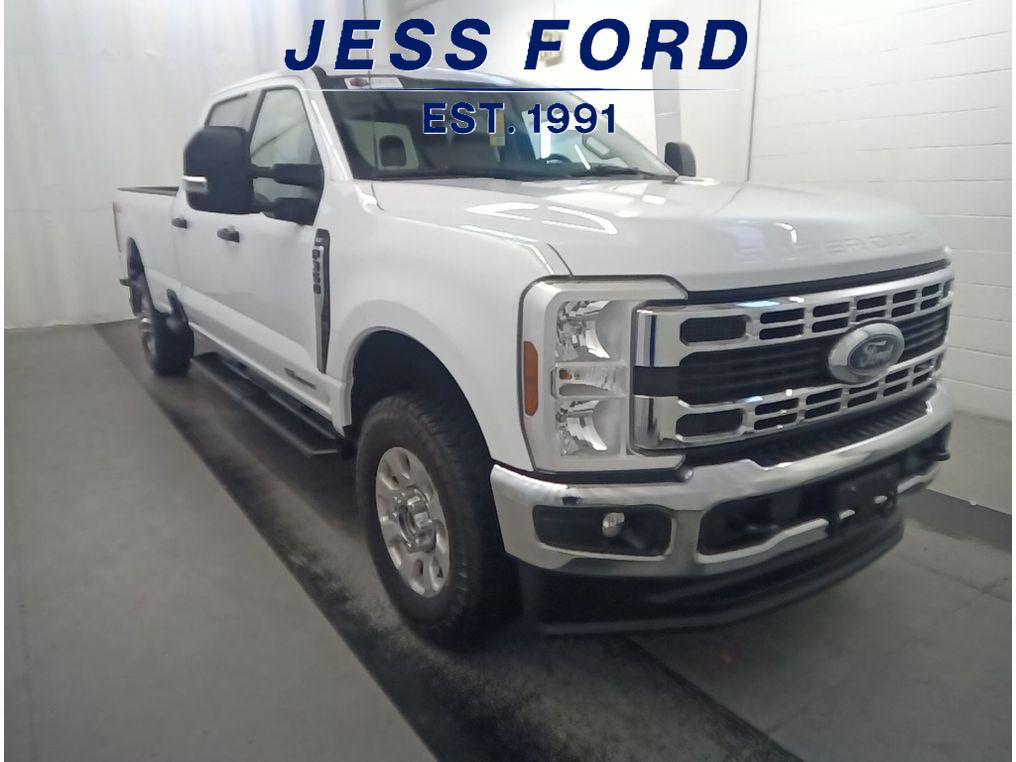 2024 Ford F-350 XLT photo 3