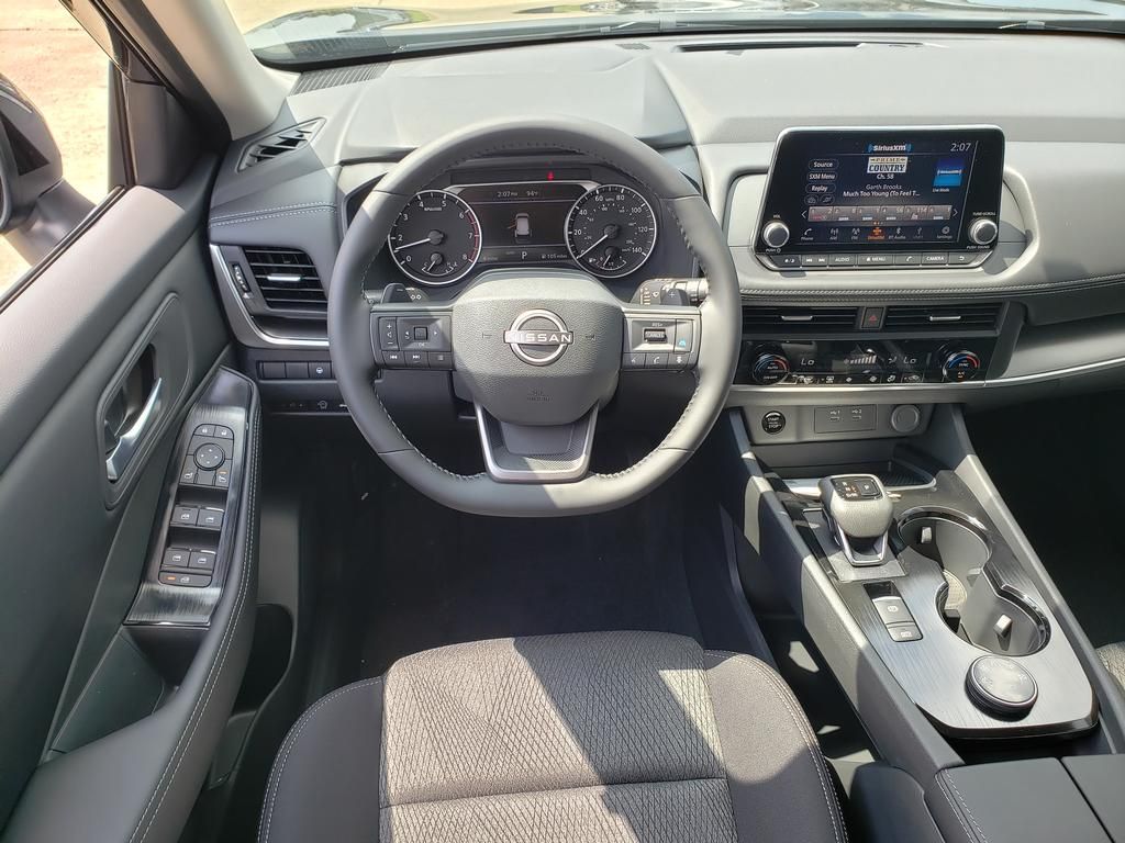 2026 Nissan Rogue SV photo 9
