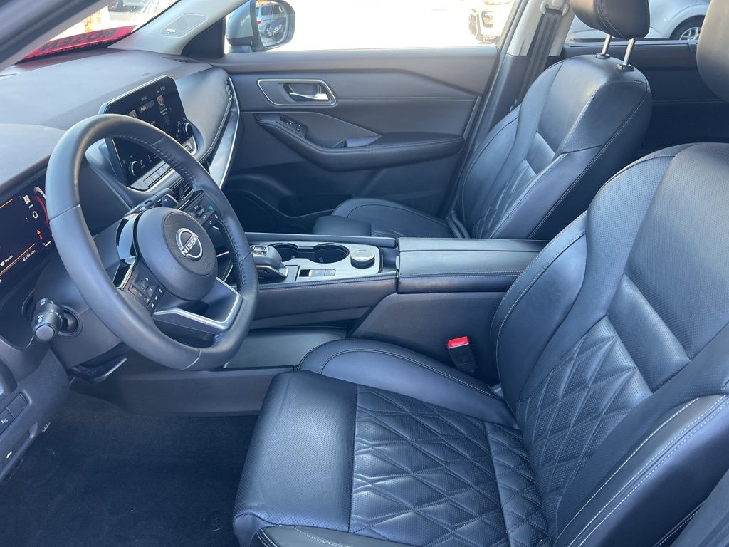 2023 Nissan Rogue Platinum photo 4