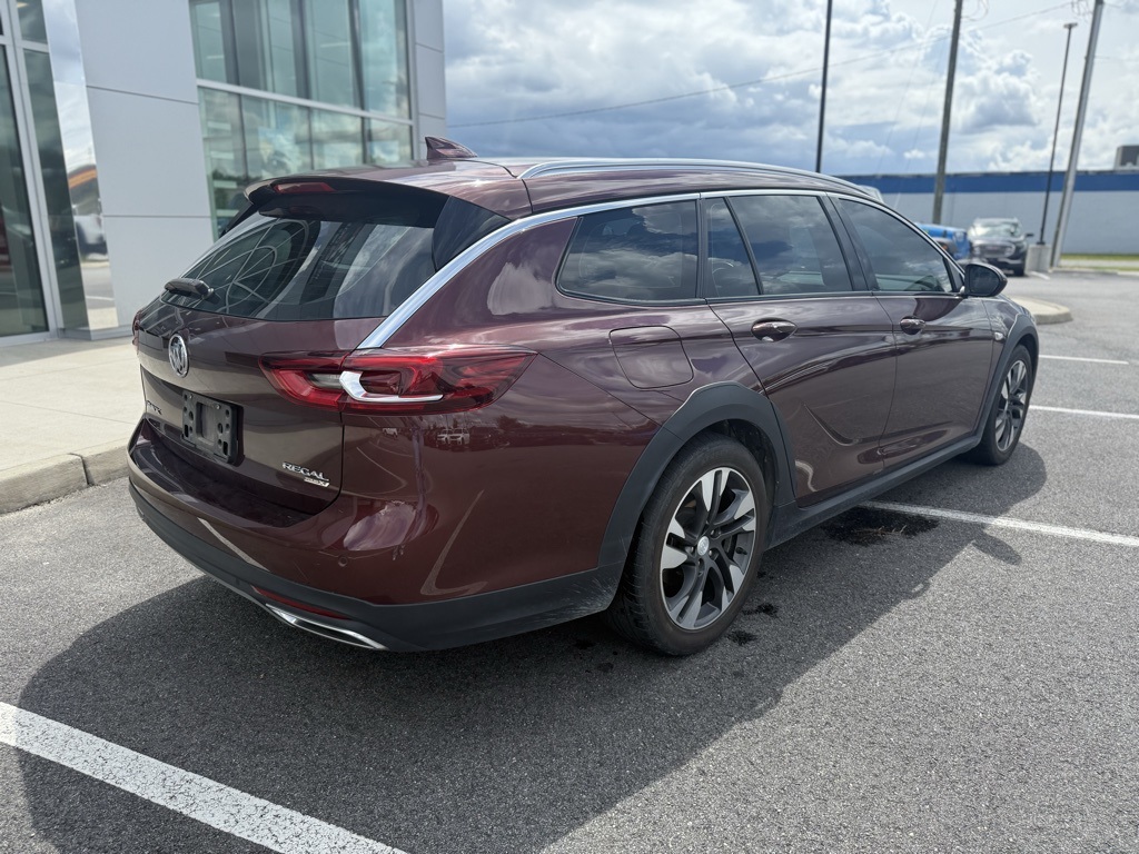 2018 Buick Regal TourX Essence photo 3