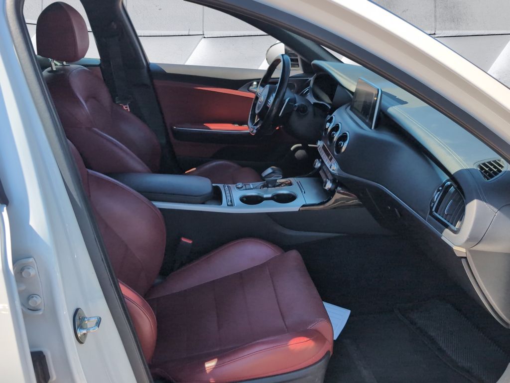2019 Kia Stinger GT2 photo 13