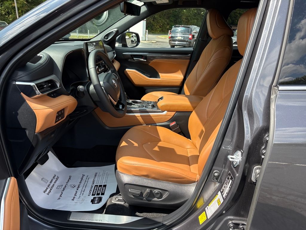 2024 Toyota Highlander Platinum photo 9