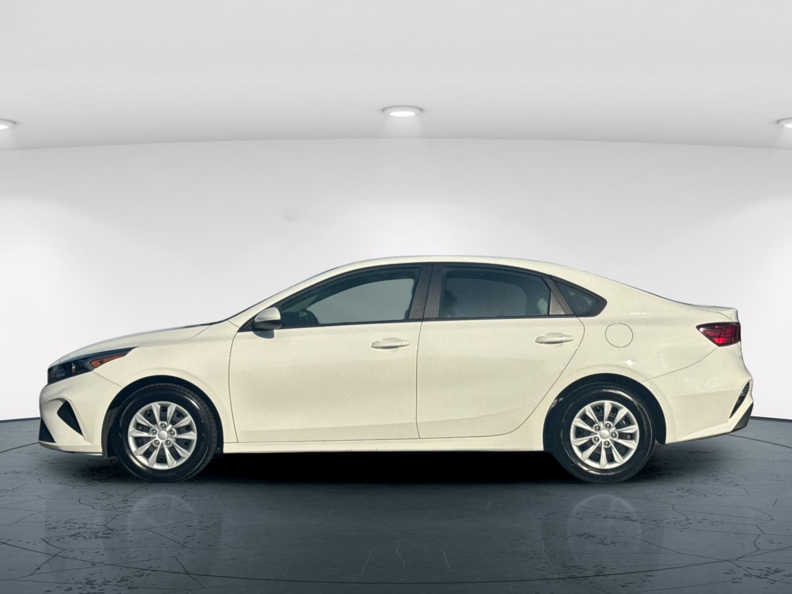 2022 Kia Forte FE photo 4