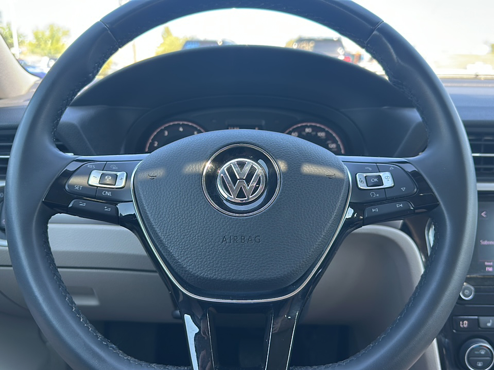 2022 Volkswagen Passat 2.0T SE photo 14