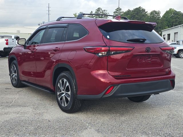 2023 Toyota Highlander L photo 3