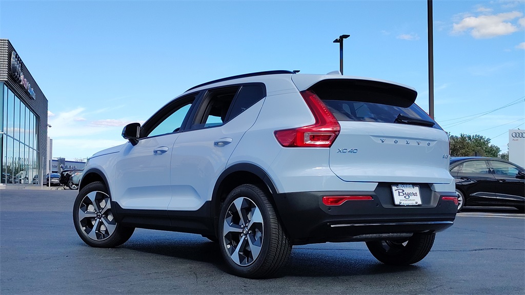 2026 Volvo XC40 Plus photo 3