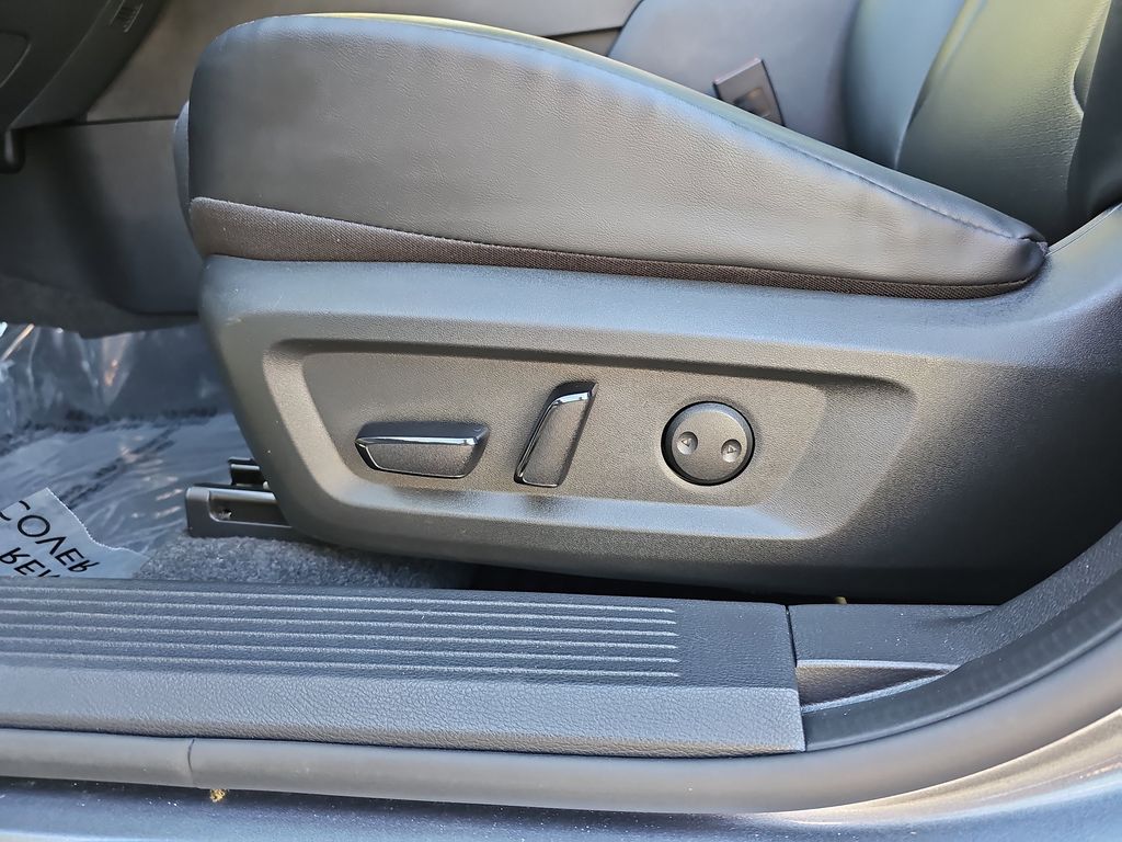 2022 Nissan Rogue SV photo 28